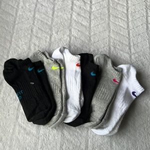 6 pairs Girls Nike Dri-Fit Socks.Size MD.